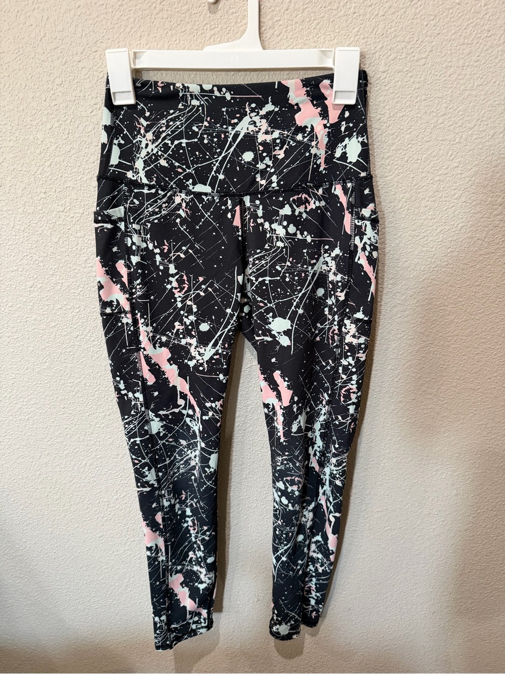 LegEnd Active Leggings Women’s Medium Black paint splatter Athletic Yoga Pocket
